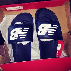 New balance slides size 5 in boys